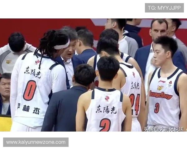 太狠了！CBA半决赛对阵，京沪大战，黑马单挑卫冕冠军，裁判也有了新变化，这剧情太顶了